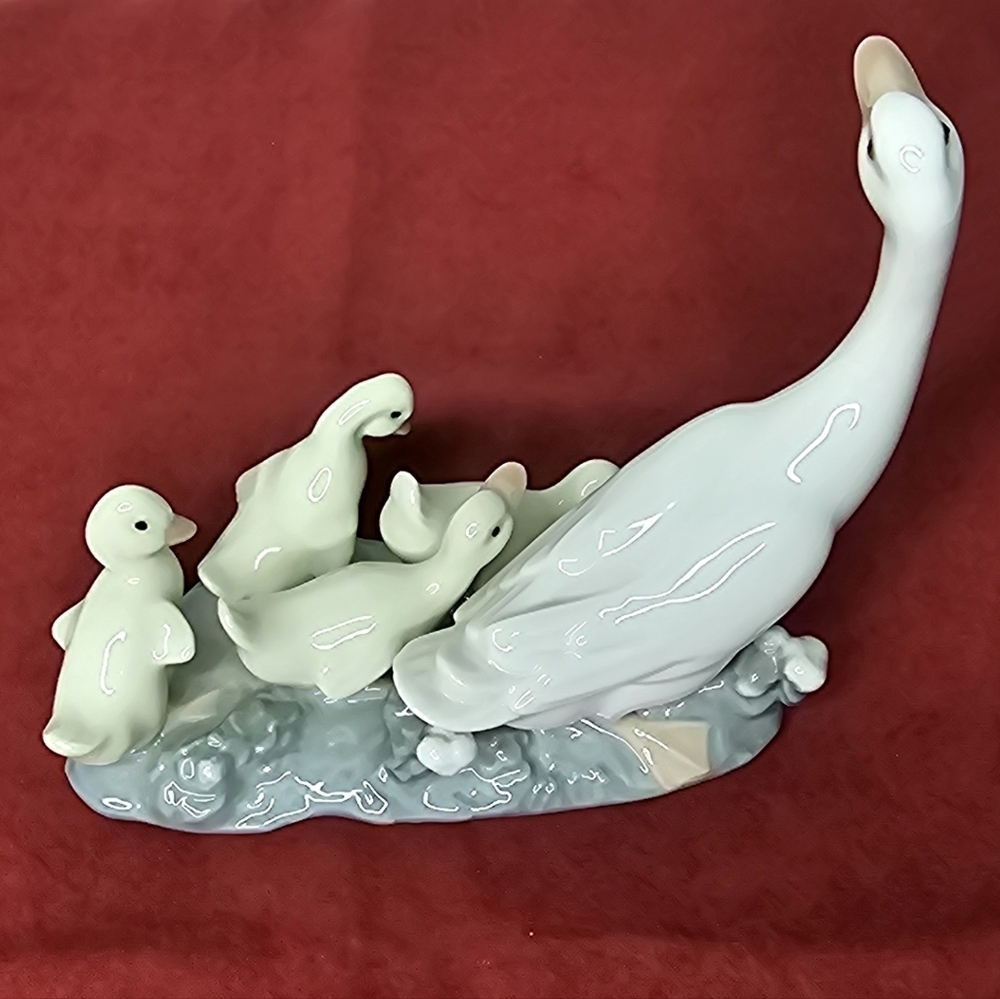 LLADRÓ “Little Ducks After Mother” EUC - Picture 10 of 12